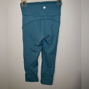 LULULEMON Size 4 Light Blue Crop 21”